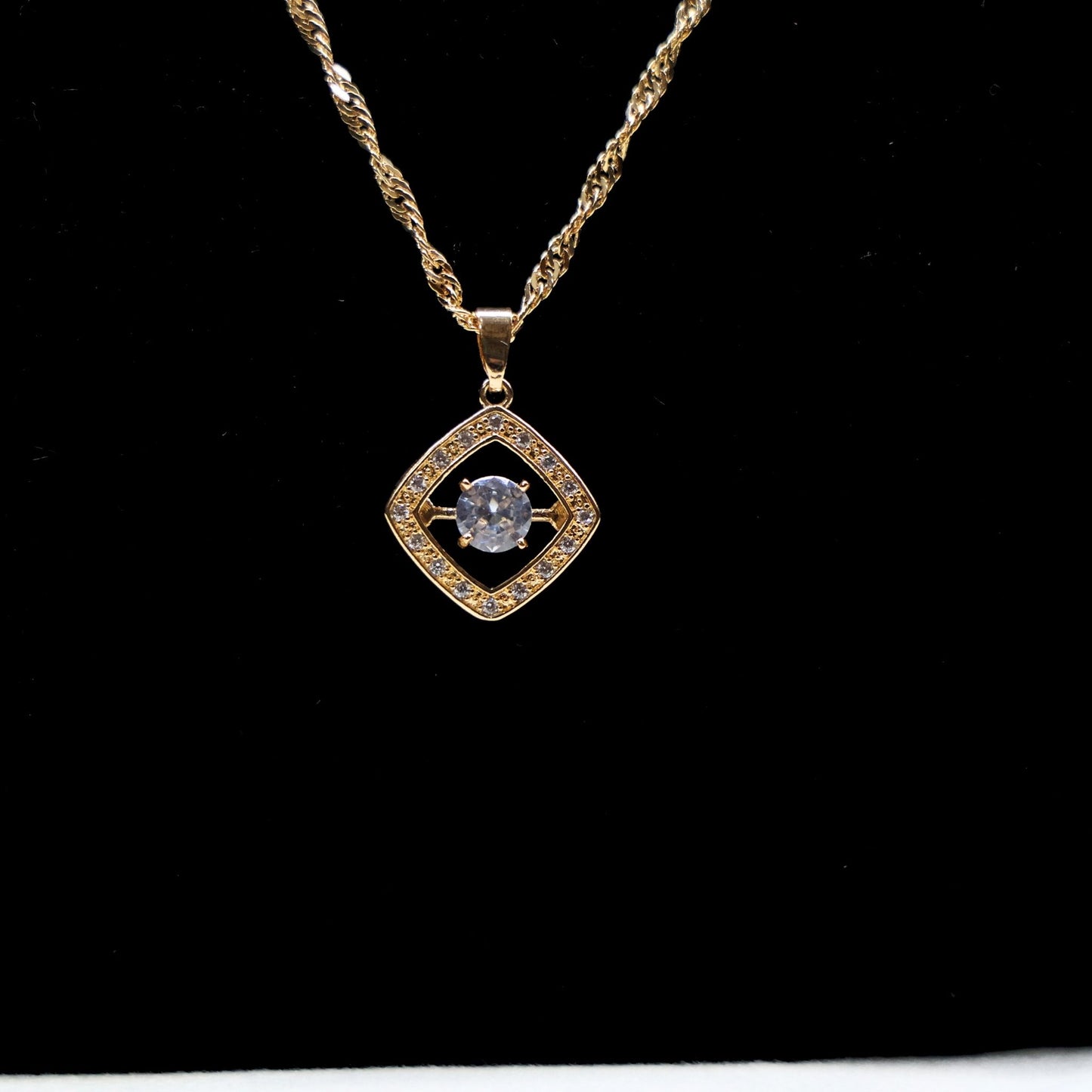 CrystalNest Pendant - Hey Banno