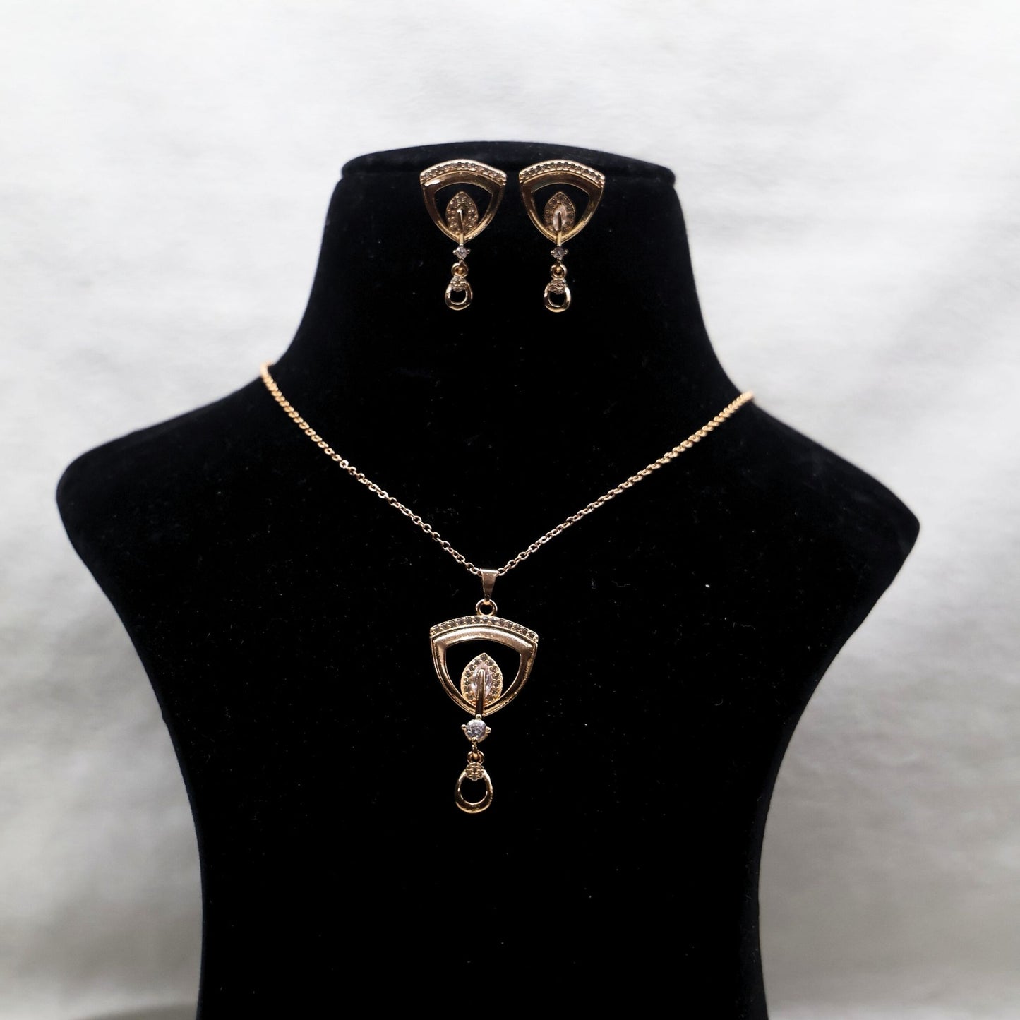 Crestella Set - Hey Banno