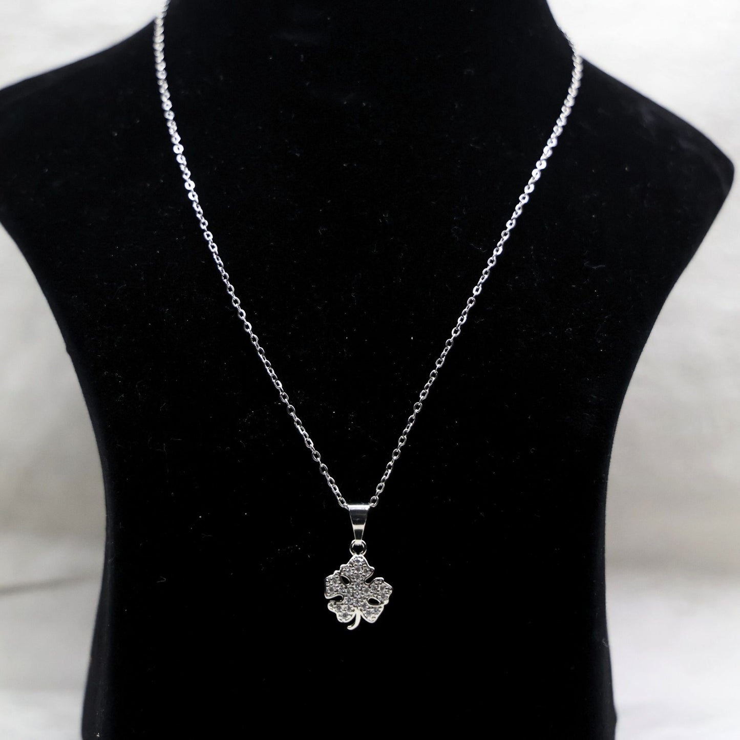 LuxeLeaf - Hey Banno