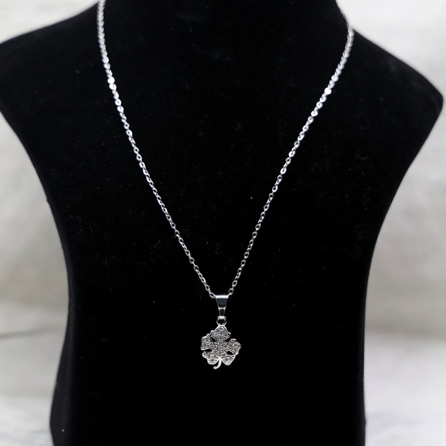 LuxeLeaf - Hey Banno