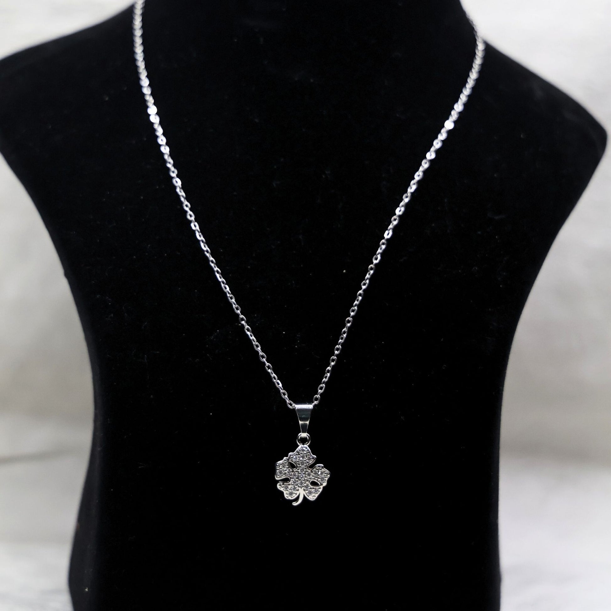 LuxeLeaf - Hey Banno