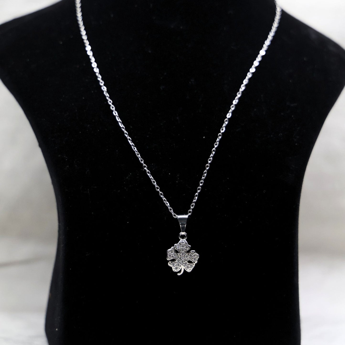 LuxeLeaf - Hey Banno