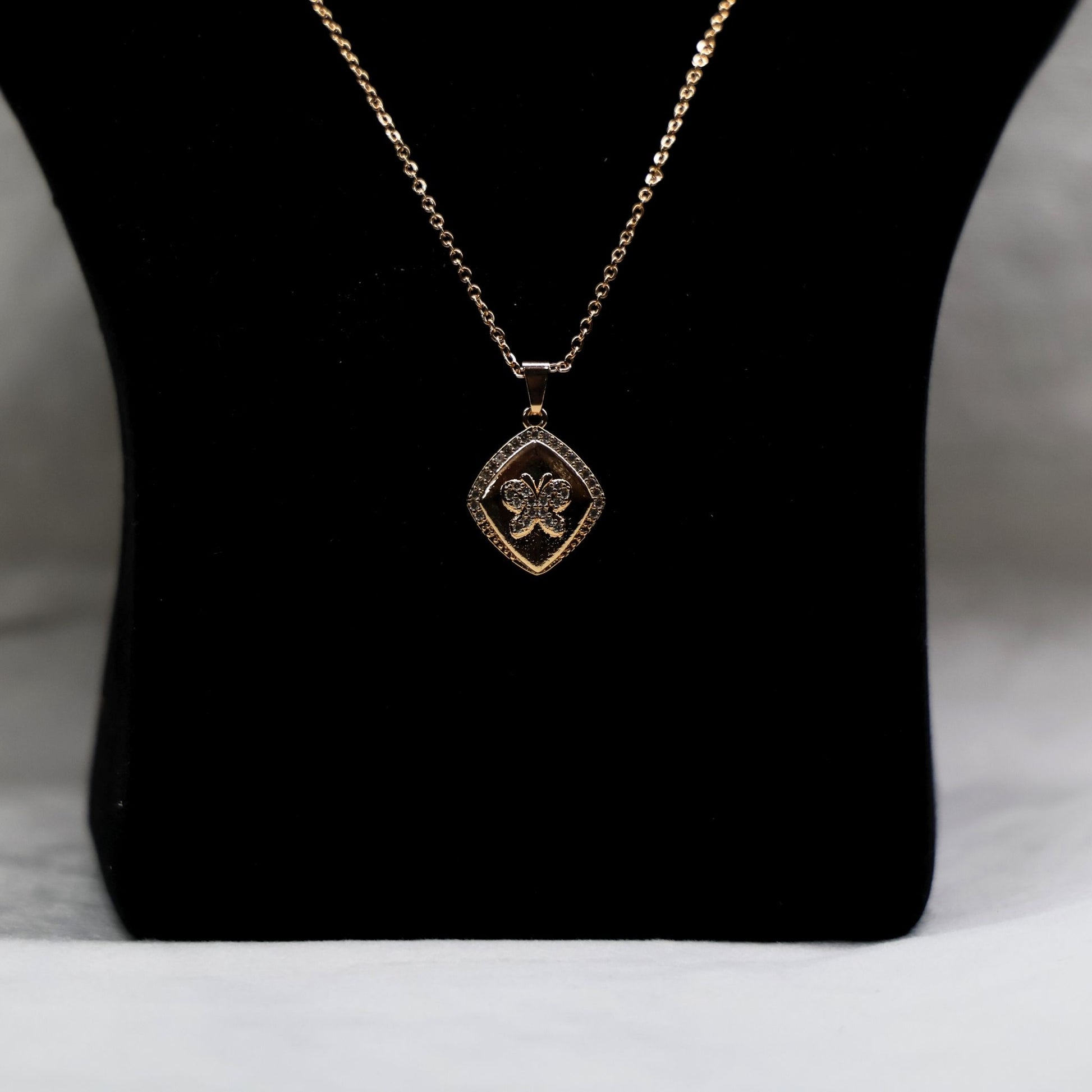 Flutty Pendant - Hey Banno